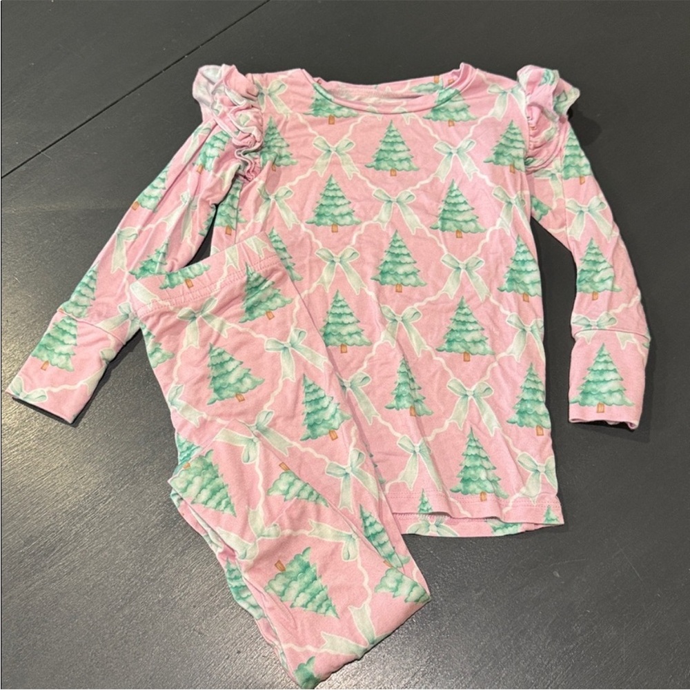 Bums & Roses Un-fir-Gettable Pajama Set 2T
Bamboo Christmas Tree